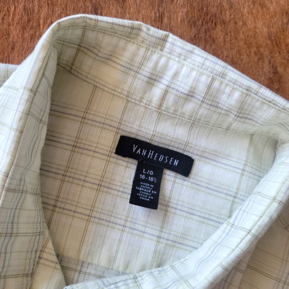 Van Heusen Button-down - Picture 2 of 3
